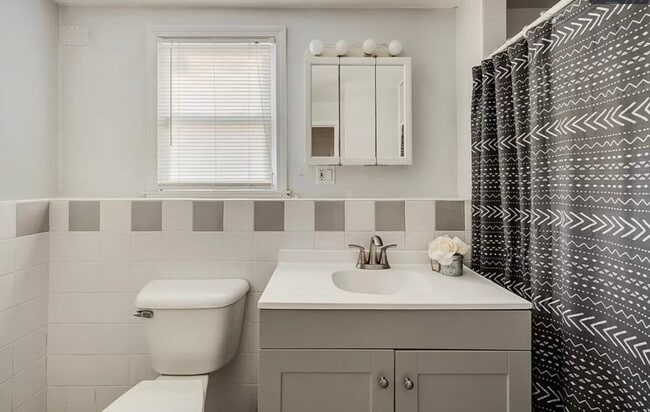 Building Photo - 11 Boyden St