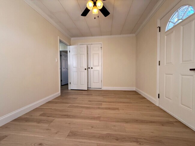 Building Photo - 315 E Millers Cove Rd