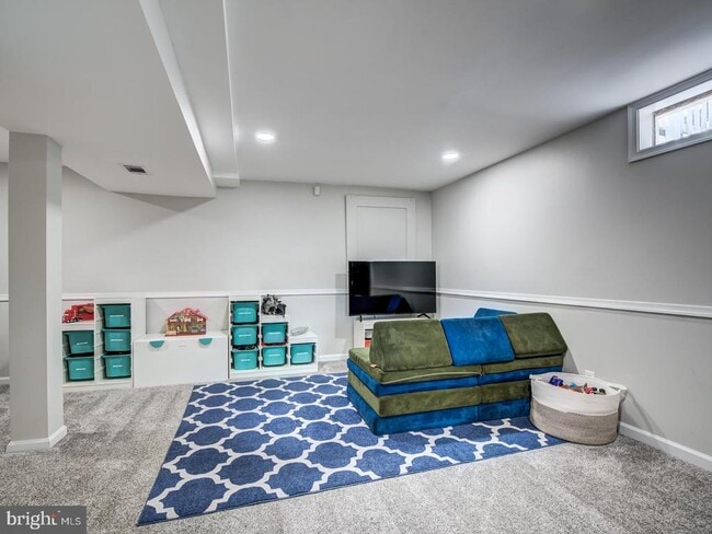 Building Photo - 15744 Beau Ridge Dr