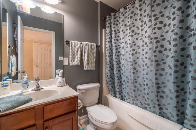 Building Photo - Luxury Golf Course Town Home with Master S...