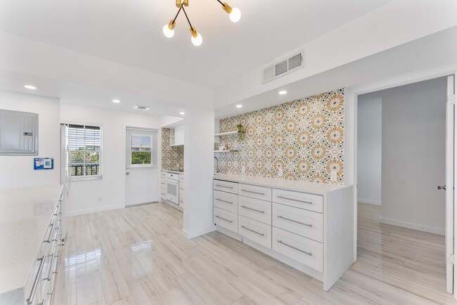 Building Photo - 3001 S Course Dr