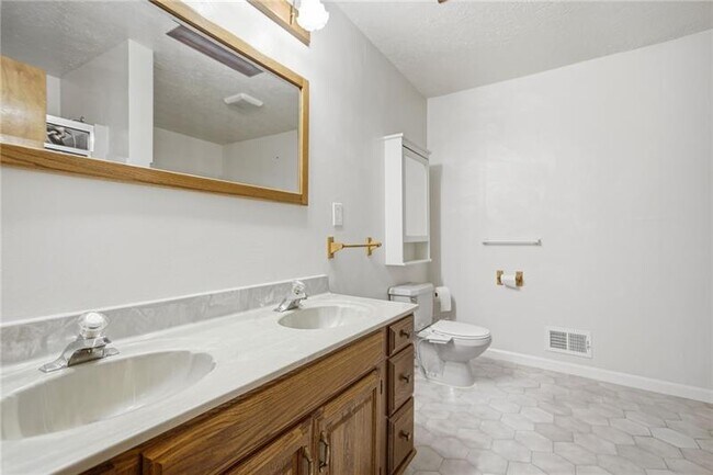 Building Photo - 4914 Cypress St