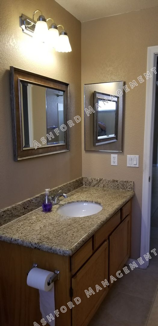 Building Photo - 3 BEDROOM HOME FOR RENT IN PHOENIX WITH POOL