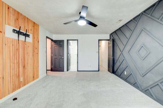 Building Photo - 412 Saddle Ct