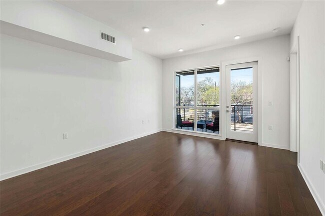 Building Photo - 207 W Johanna St