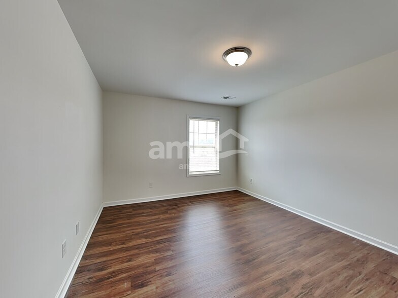 Building Photo - 810 Genesis Wy