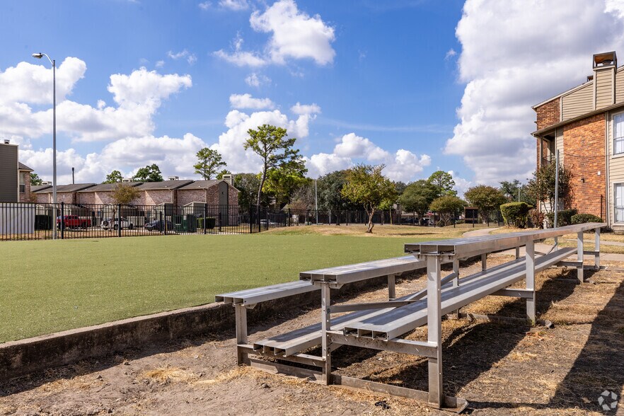 Soccer Field - Venetian Apartamentos Houston