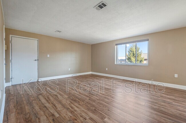 Building Photo - 29 Coulter St