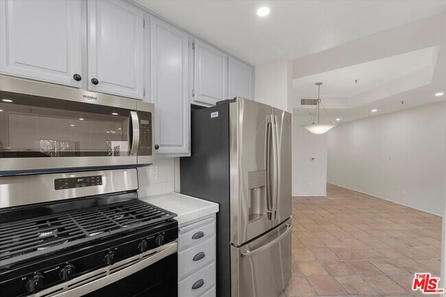 Building Photo - 235 Main St