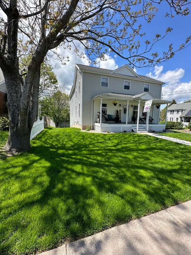 Building Photo - 124 Pearl St