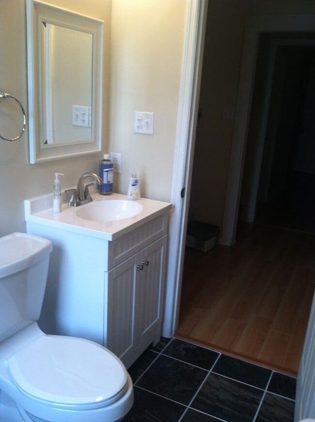 Building Photo - Beautiful 5 bed, 2 bath luxury south side ...