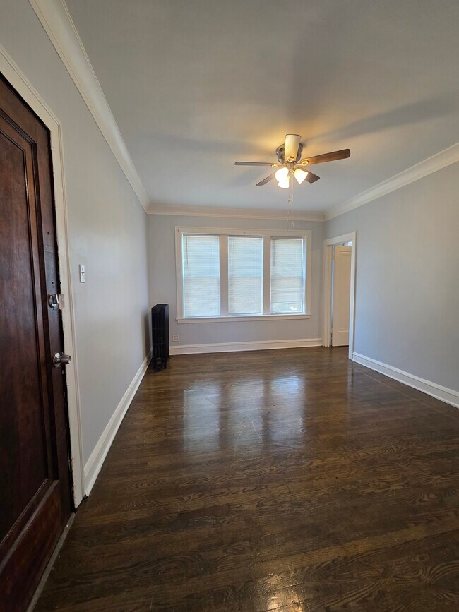 Building Photo - 2744 W 73rd St