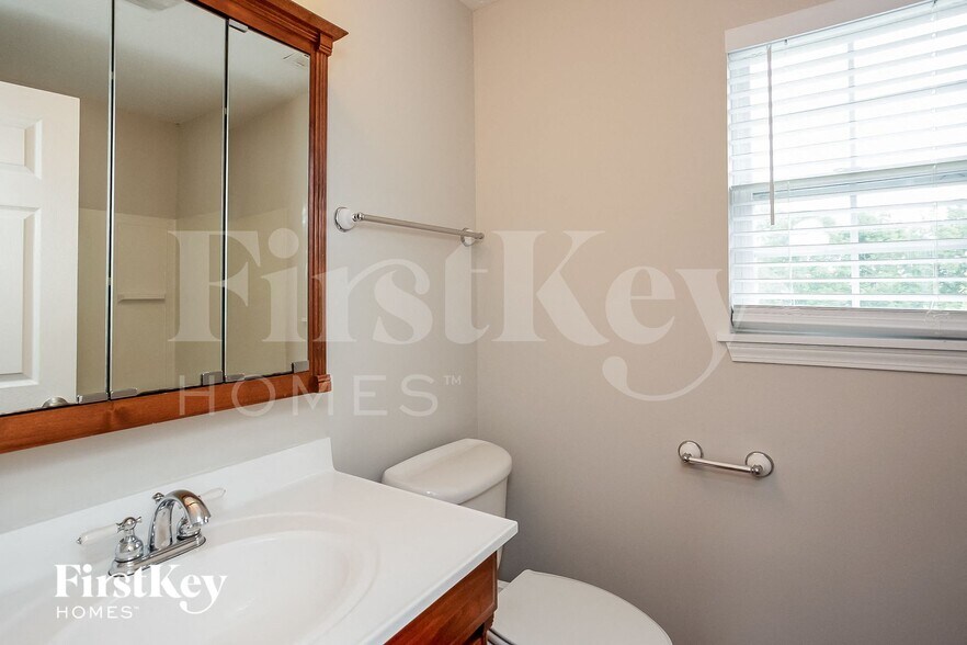 Building Photo - 17651 Willow Creek Way