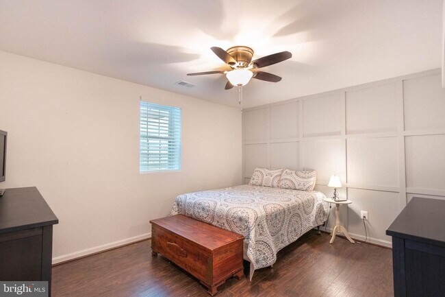 Building Photo - 8061 Side Hill Dr