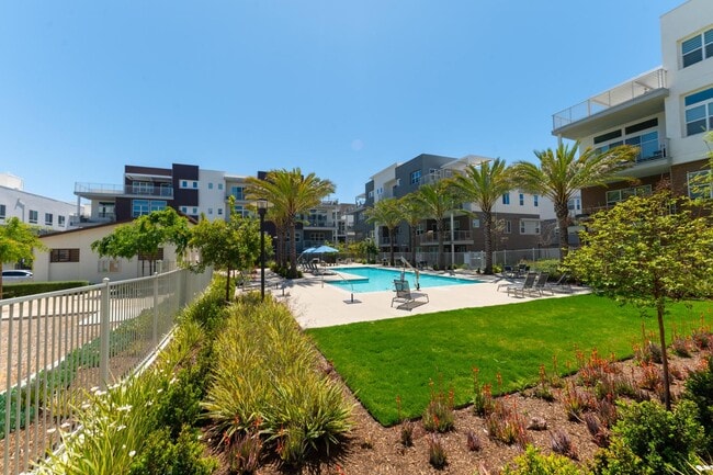 Building Photo - Otay Ranch  3 bd /2 ba Newer Condo w Garage, Laundry + More!