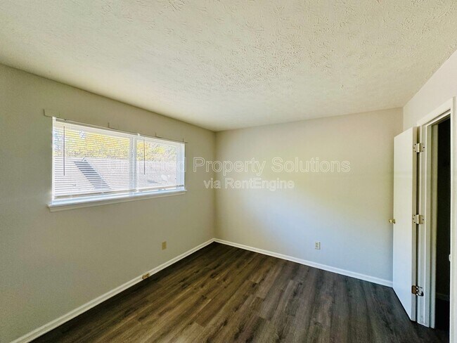 Building Photo - 215 Sunn Aire Ct