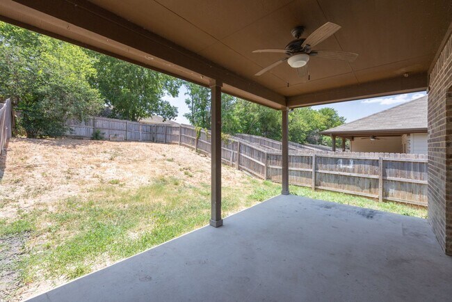 Building Photo - Nice 3 Bedroom Duplex located in New Braunfels!