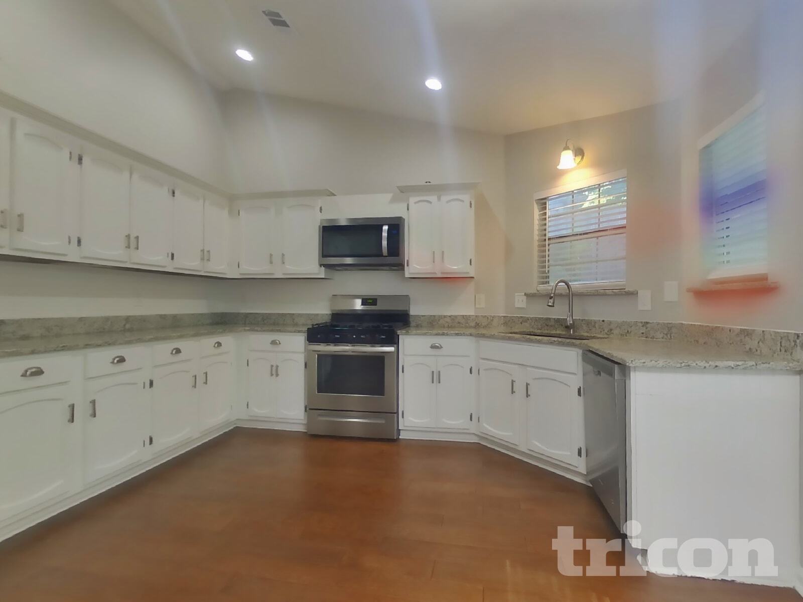 Building Photo - 2055 Towne Manor Dr NW