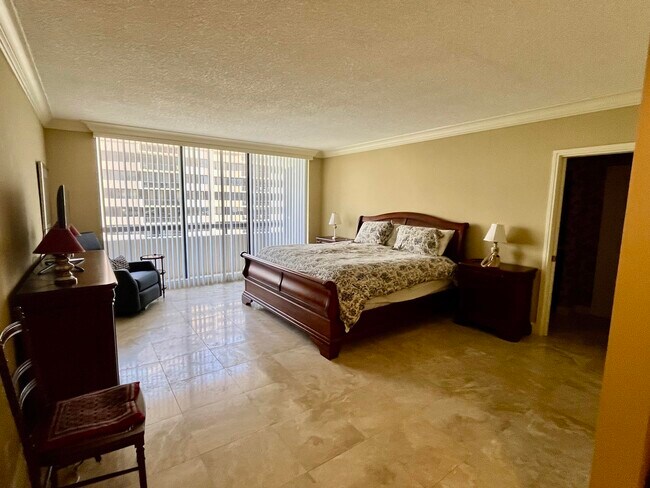 Building Photo - 4100 N Ocean Dr
