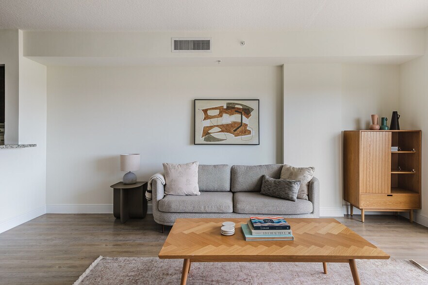 Building Photo - 987 SW 37th Ave