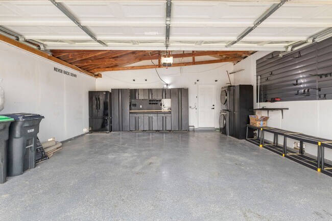 Building Photo - CANYON LAKE 3 BED 2 BATH ON GOLF COURSE