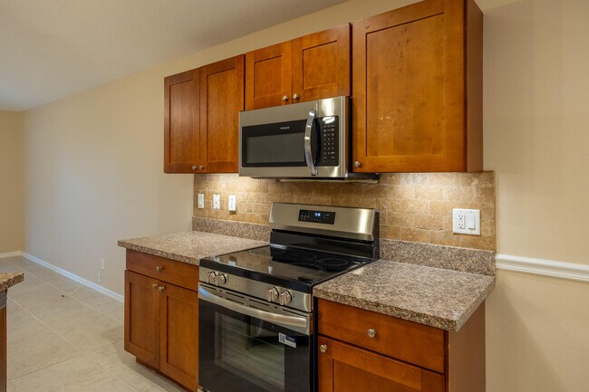 Building Photo - 1100 W 13th Square