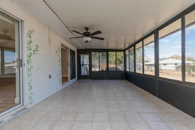 Building Photo - 901 Mariana Pl