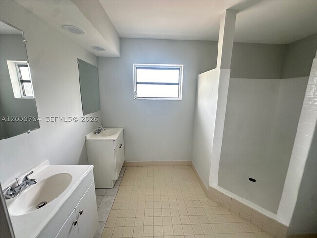 Building Photo - 6848 SW 37th St