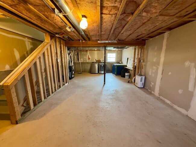 Building Photo - 131 Rosie Dr