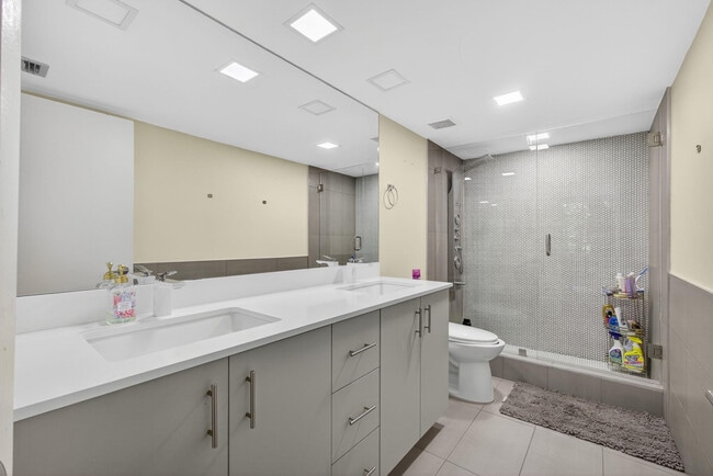 Building Photo - 4770 Fountains Dr S