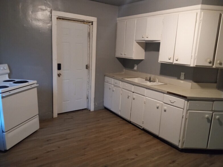 Building Photo - 167 Chittenden St