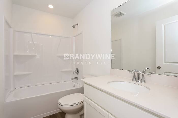 Building Photo - 641 Holly Lks Dr
