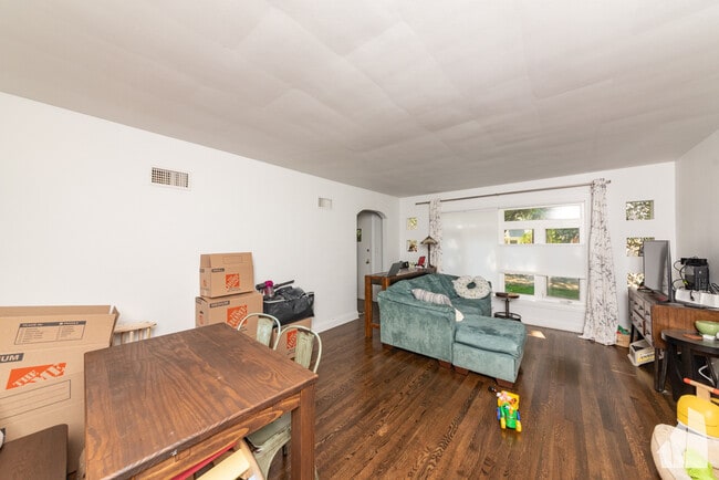 Building Photo - 6114 N Lenox Ave