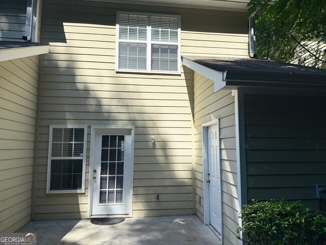 Building Photo - 1171 Riverside Terrace