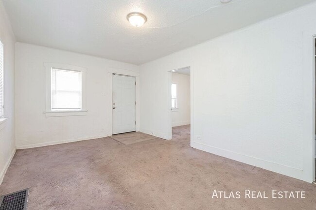 Building Photo - 4424 W Alameda Ave