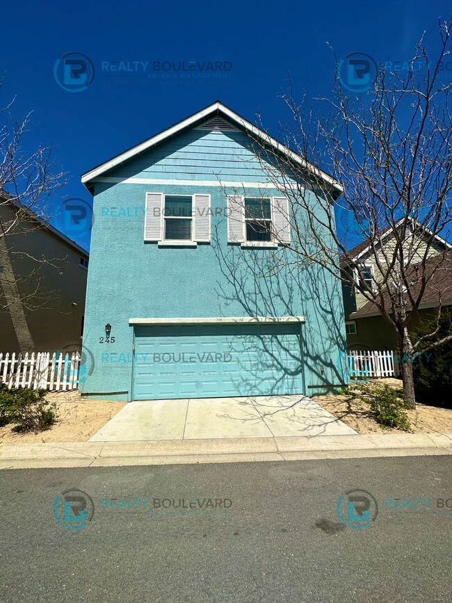 Building Photo - Welcome to your dream home!
