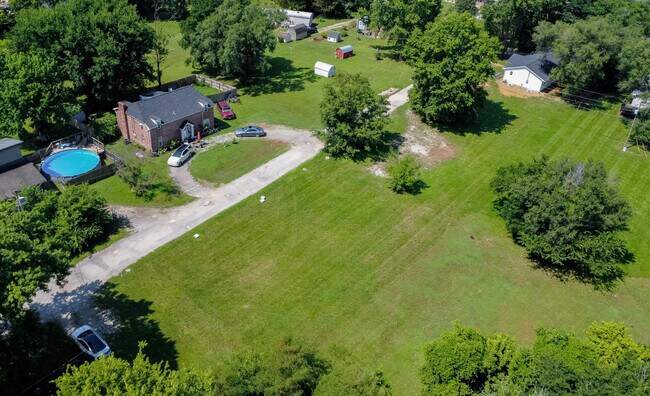 Building Photo - 25 Poplar Hill Dr