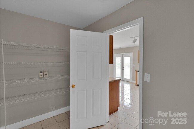 Building Photo - 1828 Rustic Barn Dr