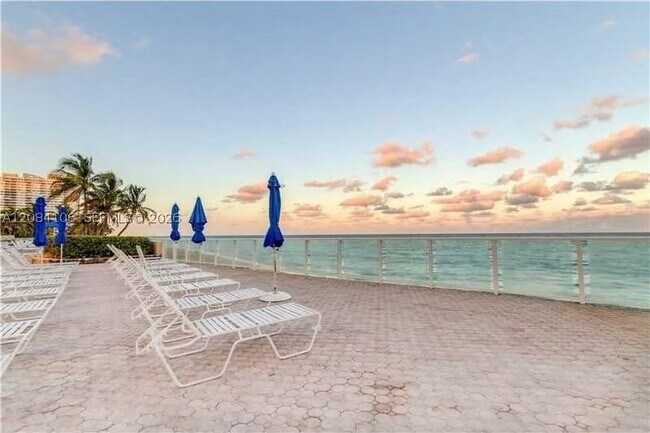Building Photo - 3140 S Ocean Dr