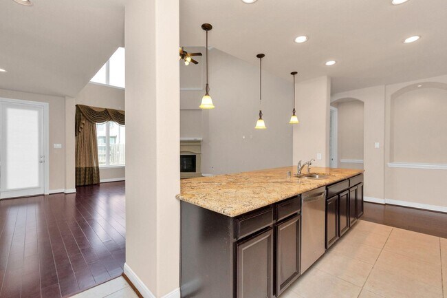 Building Photo - Luxurious House in Sugar Land