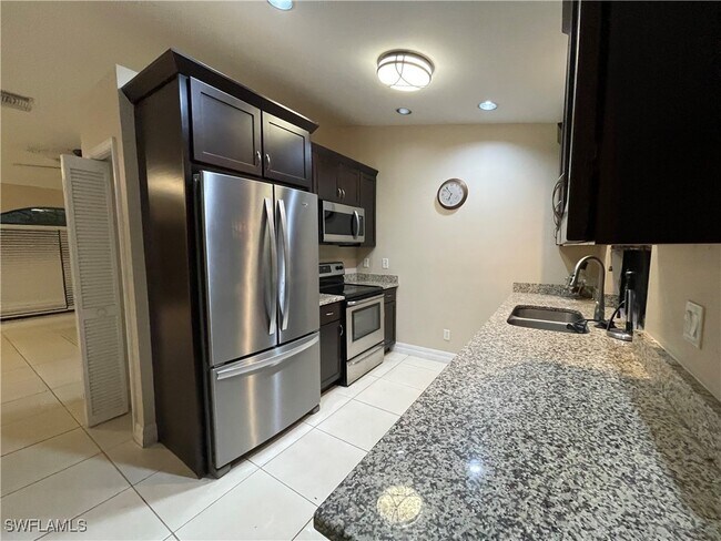 Building Photo - 5240 Cherry Wood Dr