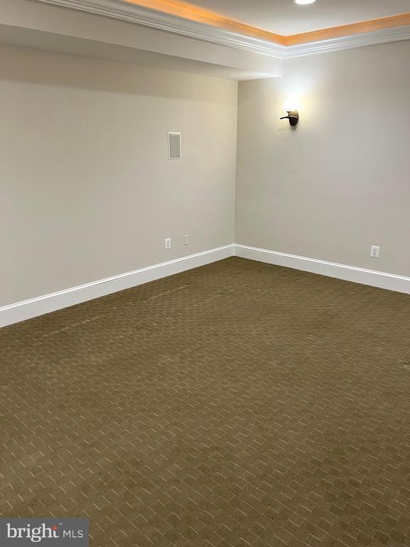 Building Photo - 600 Kentland Dr