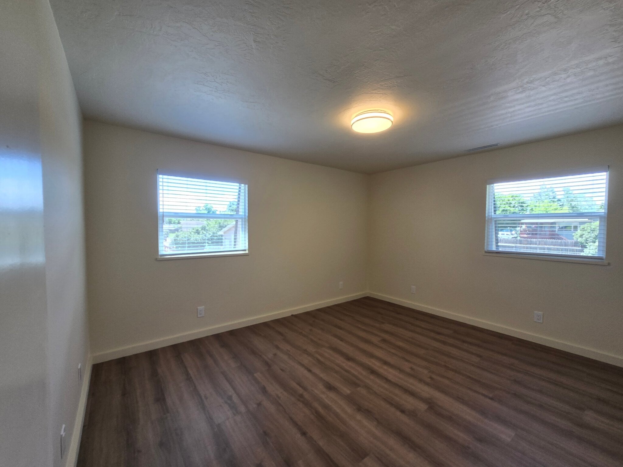 Building Photo - 405 N 16th Ave