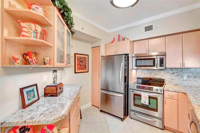 Building Photo - 17150 N Bay Rd