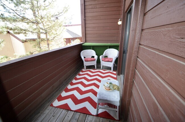 Building Photo - Large 1 Bedroom 1 bath with Loft!