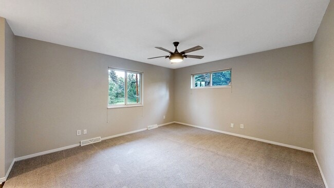 Building Photo - Amazing 4 Bed/3 Bath SFH Backing to Walnut...