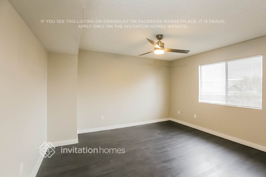 Building Photo - 1712 W Bentrup Ct