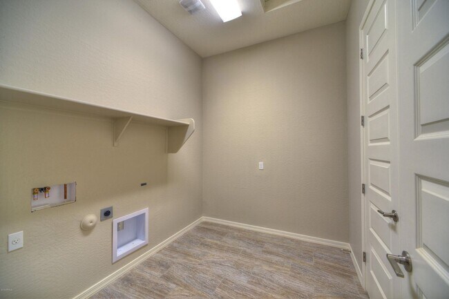 Building Photo - Gorgeous Single Level 4 bed 3 bath 3 car garage home at the Meadows community in Peoria