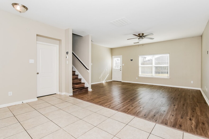 Building Photo - 136 Ryan St