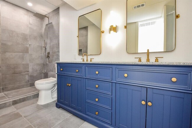 Building Photo - 357 N Post Oak Ln